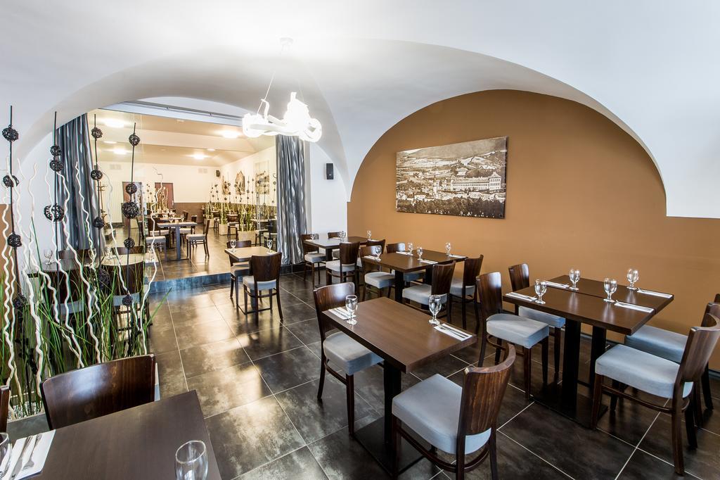 Hotel U Lva Bilina Екстер'єр фото