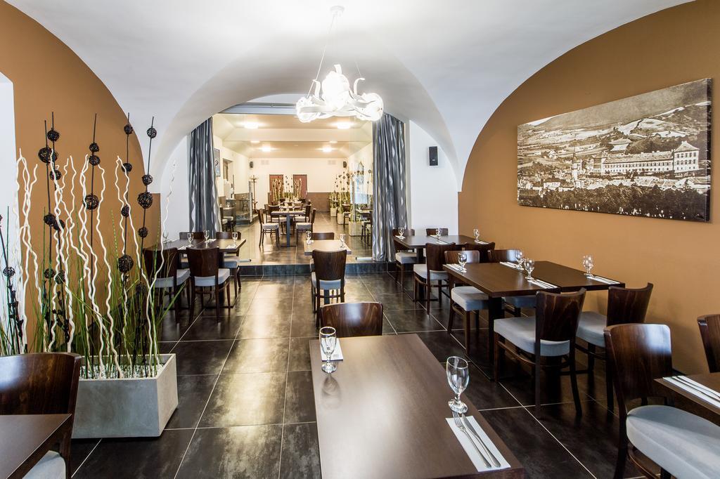 Hotel U Lva Bilina Екстер'єр фото