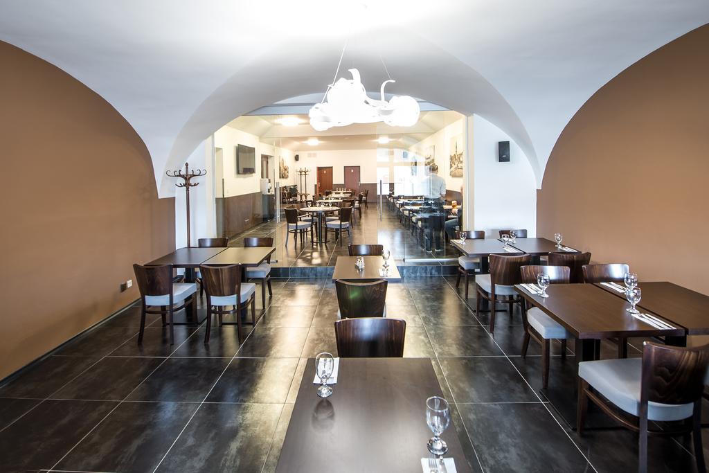 Hotel U Lva Bilina Екстер'єр фото