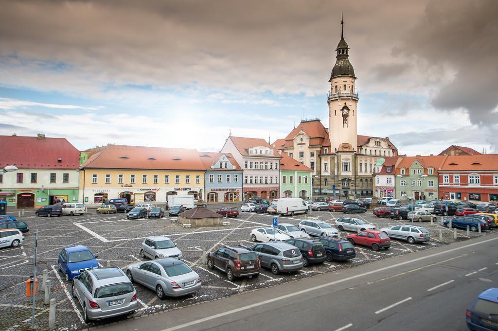 Hotel U Lva Bilina Екстер'єр фото